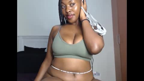 Snapshot of sweetice_01 chatting on 01-13-26, 03:12 euny online show from 01-13-26, 03:12