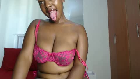 Snapshot of sweetice_01 chatting on 02-11-26, 05:45 euny online show from 02-11-26, 05:45