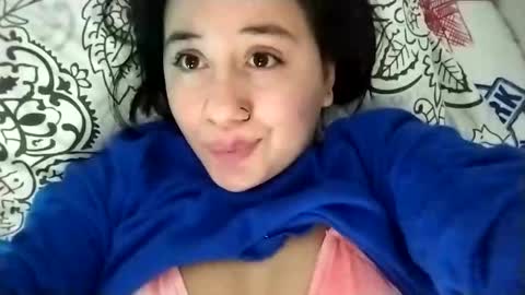 Snapshot of sweetie__annie chatting on 02-26-25, 05:53 Ana Mara  i cant Make noise My family is here  online show from 02-26-25, 05:53