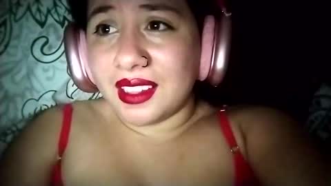 Snapshot of sweetie__annie chatting on 03-08-25, 03:50 Ana Mara  i cant Make noise My family is here  online show from 03-08-25, 03:50