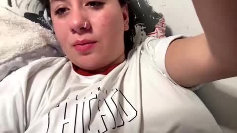 Snapshot of sweetie__annie chatting on 09-10-25, 06:02 Ana Mara  i cant Make noise My family is here  online show from 09-10-25, 06:02