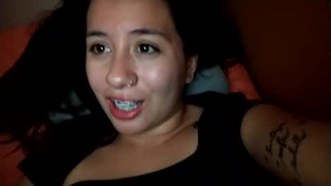 Snapshot of sweetie__annie chatting on 05-15-26, 05:47 Ana Mara i cant Make noise My family is here online show from 05-15-26, 05:47