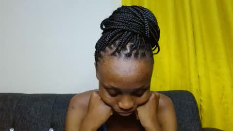 Snapshot of sweetie_coco chatting on 01-09-26, 09:27 Luciana online show from 01-09-26, 09:27