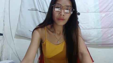 Snapshot of sweetie_cutiex chatting on 12-18-25, 12:33 Cutie online show from 12-18-25, 12:33