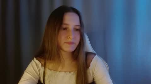 Snapshot of sweetie_lover chatting on 02-18-26, 09:00 Annie online show from 02-18-26, 09:00