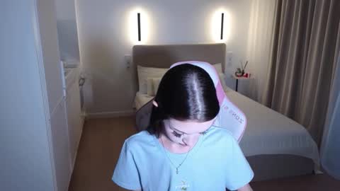 Snapshot of sweetiebones chatting on 01-12-26, 09:14 bratty gf online show from 01-12-26, 09:14