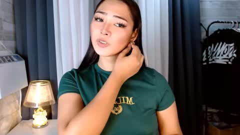 Snapshot of sweetiefox1 chatting on 09-12-25, 12:55 sweetiefox1 online show from 09-12-25, 12:55