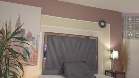 Snapshot of sweetiepie_3 chatting on 05-21-26, 01:40 Valentina online show from 05-21-26, 01:40