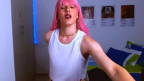 Snapshot of sweetjames2810 chatting on 02-22-25, 07:14 SWEETJAMES online show from 02-22-25, 07:14