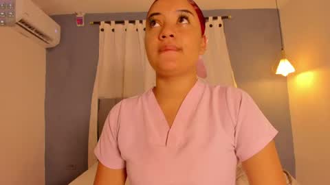 Snapshot of sweetkimmie_ chatting on 04-22-26, 11:12 Isabel online show from 04-22-26, 11:12