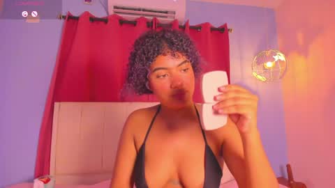 Snapshot of sweetkimmie_ chatting on 06-03-26, 02:33 Isabel online show from 06-03-26, 02:33