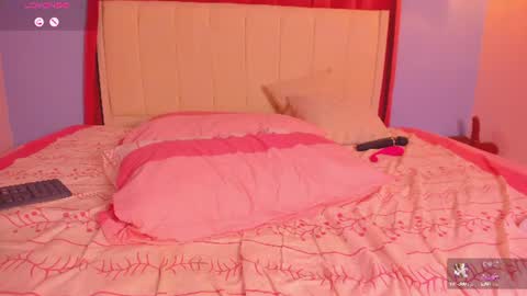 Snapshot of sweetkimmie_ chatting on 06-20-26, 01:25 Isabel online show from 06-20-26, 01:25