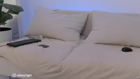 SweetKira1 online show from 10-23-25, 06:45