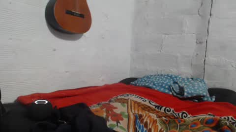 Snapshot of sweetlatinakim chatting on 07-21-26, 01:19 Camilo online show from 07-21-26, 01:19