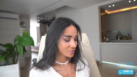 Snapshot of sweetlaurasaenz chatting on 10-05-25, 03:32 Laura Saenz Geminis online show from 10-05-25, 03:32