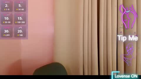 Snapshot of sweetleah_1998 chatting on 01-20-25, 05:06 Leah online show from 01-20-25, 05:06