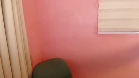 Snapshot of sweetleah_1998 chatting on 01-28-25, 07:32 Leah online show from 01-28-25, 07:32