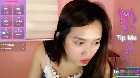 Snapshot of sweetleah_1998 chatting on 03-02-25, 03:24 Leah online show from 03-02-25, 03:24