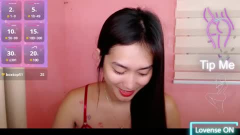 Snapshot of sweetleah_1998 chatting on 03-12-25, 12:20 Leah online show from 03-12-25, 12:20