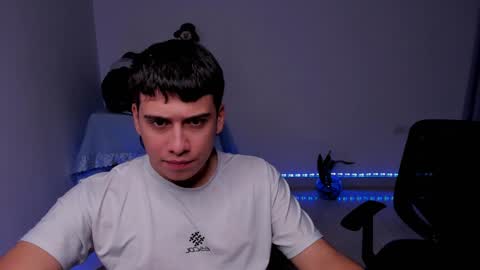 Snapshot of sweetlian_04 chatting on 12-12-24, 04:48 Lian online show from 12-12-24, 04:48