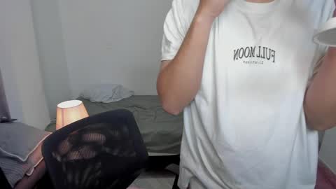 Snapshot of sweetlian_04 chatting on 05-02-26, 01:32 Lian online show from 05-02-26, 01:32