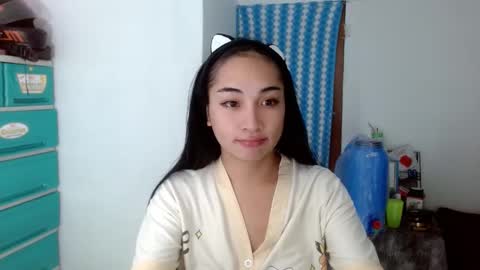 Snapshot of sweetlilly_18 chatting on 12-05-24, 03:28 Lilly online show from 12-05-24, 03:28