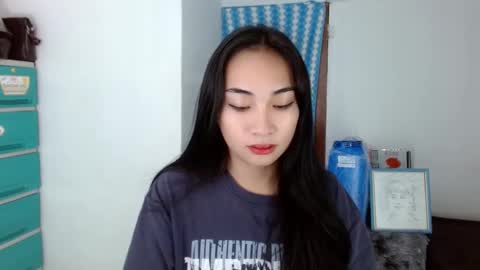 Snapshot of sweetlilly_18 chatting on 12-07-24, 10:12 Lilly online show from 12-07-24, 10:12