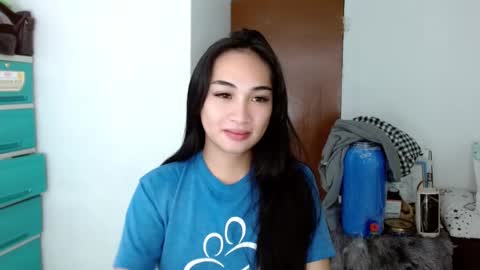 Snapshot of sweetlilly_18 chatting on 12-12-24, 05:04 Lilly online show from 12-12-24, 05:04