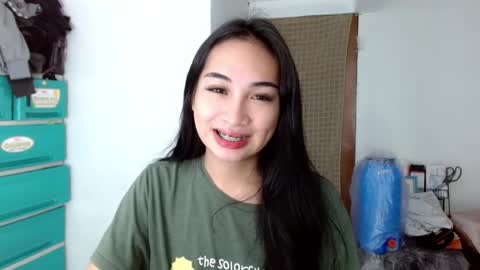 Snapshot of sweetlilly_18 chatting on 12-14-24, 05:25 Lilly online show from 12-14-24, 05:25