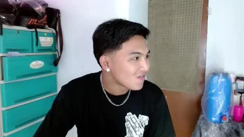 Snapshot of sweetlilly_18 chatting on 12-15-24, 02:27 Lilly online show from 12-15-24, 02:27