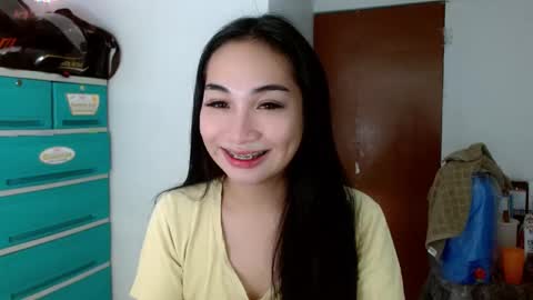 Snapshot of sweetlilly_18 chatting on 12-16-24, 05:54 Lilly online show from 12-16-24, 05:54