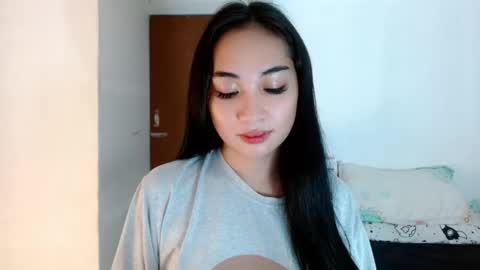 Snapshot of sweetlilly_18 chatting on 12-18-24, 03:11 Lilly online show from 12-18-24, 03:11