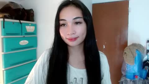 Snapshot of sweetlilly_18 chatting on 12-21-24, 06:55 Lilly online show from 12-21-24, 06:55