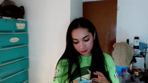 Snapshot of sweetlilly_18 chatting on 12-22-24, 11:31 Lilly online show from 12-22-24, 11:31