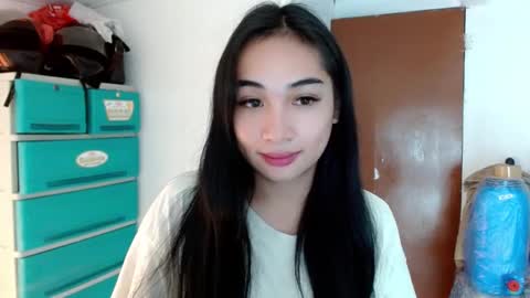 Snapshot of sweetlilly_18 chatting on 12-23-24, 06:48 Lilly online show from 12-23-24, 06:48