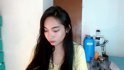 Snapshot of sweetlilly_18 chatting on 01-02-25, 02:24 Lilly online show from 01-02-25, 02:24