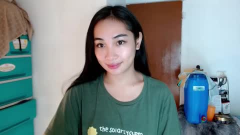 Snapshot of sweetlilly_18 chatting on 01-05-25, 03:22 Lilly online show from 01-05-25, 03:22