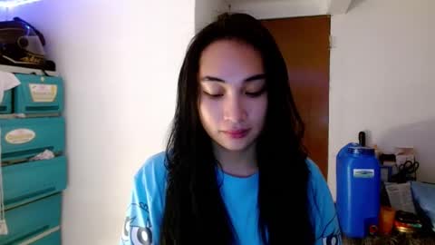 Snapshot of sweetlilly_18 chatting on 01-06-25, 11:40 Lilly online show from 01-06-25, 11:40