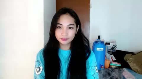 Snapshot of sweetlilly_18 chatting on 01-07-25, 02:20 Lilly online show from 01-07-25, 02:20