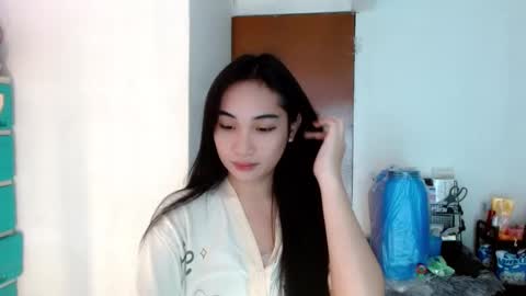 Snapshot of sweetlilly_18 chatting on 01-17-25, 10:55 Lilly online show from 01-17-25, 10:55
