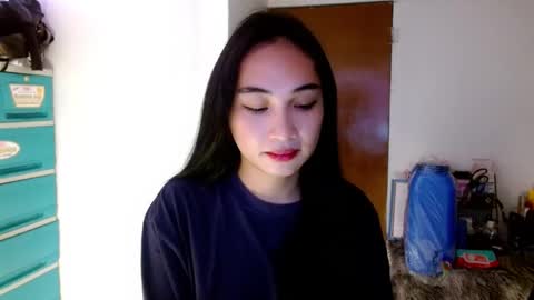 Snapshot of sweetlilly_18 chatting on 01-22-25, 12:06 Lilly online show from 01-22-25, 12:06