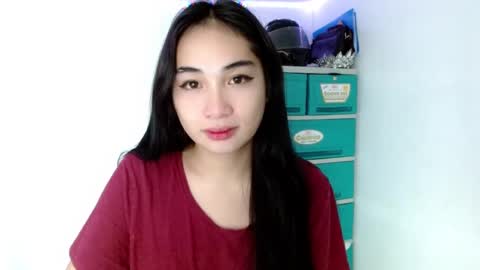 Snapshot of sweetlilly_18 chatting on 02-02-25, 10:46 Lilly online show from 02-02-25, 10:46