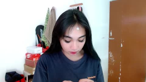 Snapshot of sweetlilly_18 chatting on 02-18-25, 05:09 Lilly online show from 02-18-25, 05:09