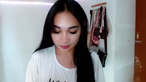 Snapshot of sweetlilly_18 chatting on 02-18-25, 02:38 Lilly online show from 02-18-25, 02:38