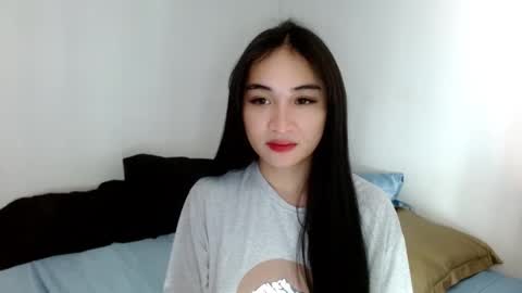 Snapshot of sweetlilly_18 chatting on 02-21-25, 04:07 Lilly online show from 02-21-25, 04:07