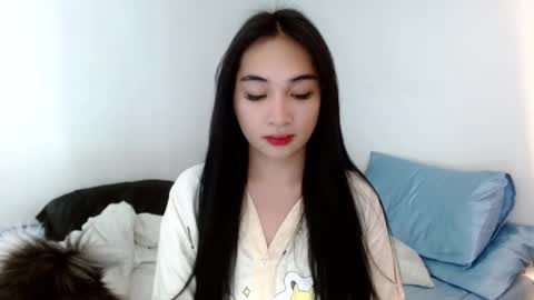 Snapshot of sweetlilly_18 chatting on 02-24-25, 03:33 Lilly online show from 02-24-25, 03:33