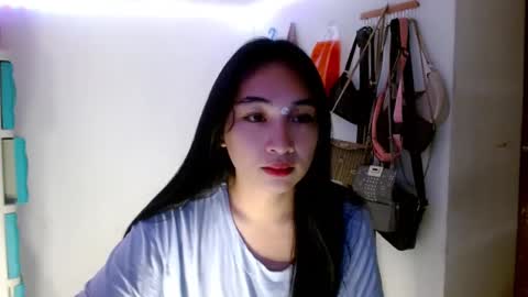 Snapshot of sweetlilly_18 chatting on 03-10-25, 12:40 Lilly online show from 03-10-25, 12:40