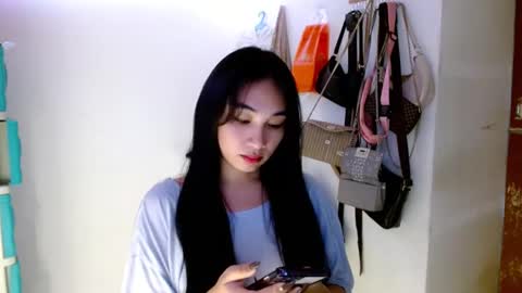 Snapshot of sweetlilly_18 chatting on 03-10-25, 03:45 Lilly online show from 03-10-25, 03:45
