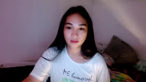 Snapshot of sweetlilly_18 chatting on 03-11-25, 01:12 Lilly online show from 03-11-25, 01:12