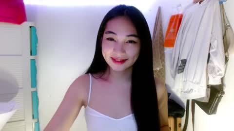 Snapshot of sweetlilly_18 chatting on 03-12-25, 02:20 Lilly online show from 03-12-25, 02:20